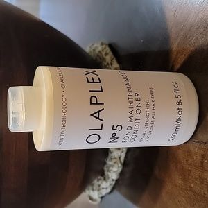 8.5 oz Olaplex No. 5 conditioner